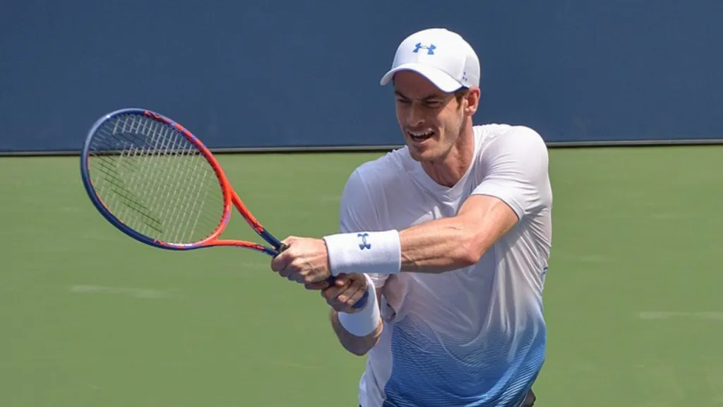Andy Murray hitting a two-handed backhand
